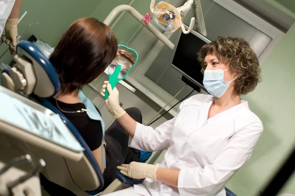 Consultation with a dentist — Stock Photo, Image