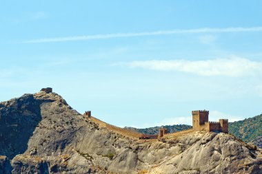 Ceneviz Kalesi şafaktan hemen sonra. Kırım. Sudak