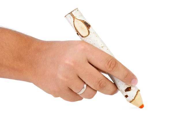 Рука тримає вишуканий березовий олівець — стокове фото