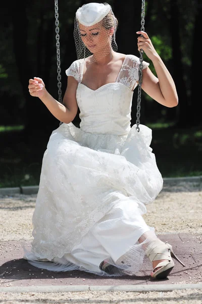 Красивая невеста на улице Лицензионные Стоковые Фото