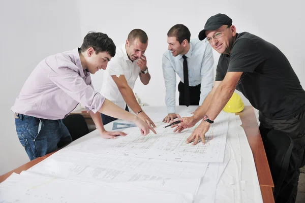Team van architecten op construciton site — Stockfoto