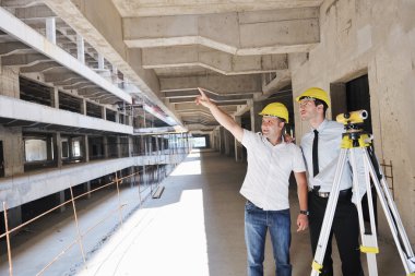 Mimarlar inşaatı sitede ekip