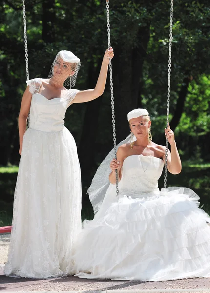 Venkovní krásné nevěsty — Stock fotografie