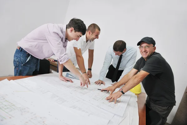 Team di architetti sul cantiere — Foto Stock