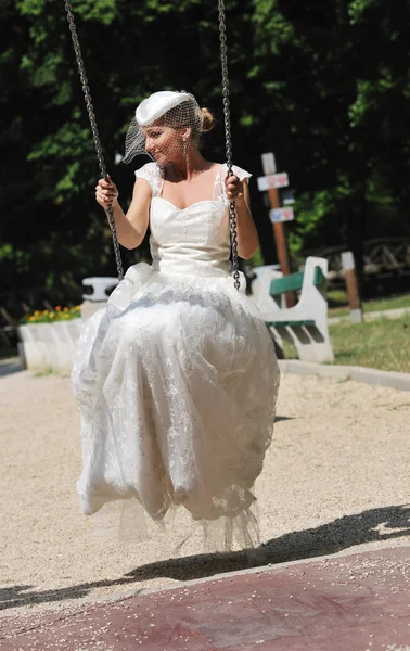 Красивая невеста на улице Лицензионные Стоковые Фото