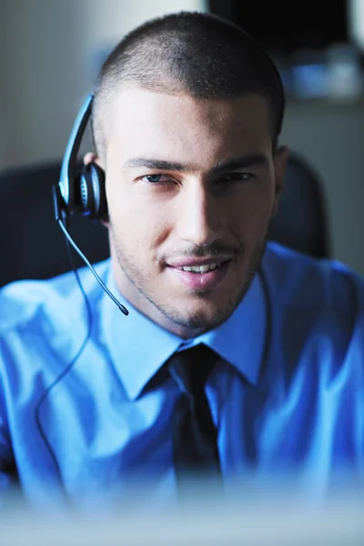 Üzletember fülhallgatóval — Stock Fotó