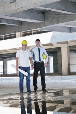 Mimarlar inşaatı sitede ekip