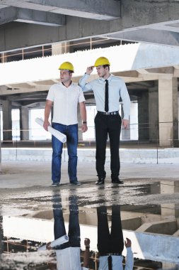 Mimarlar inşaatı sitede ekip