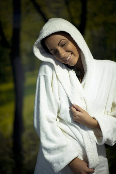 Genç kadını al Buhar Banyosu — Stok fotoğraf