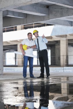 Mimarlar inşaatı sitede ekip