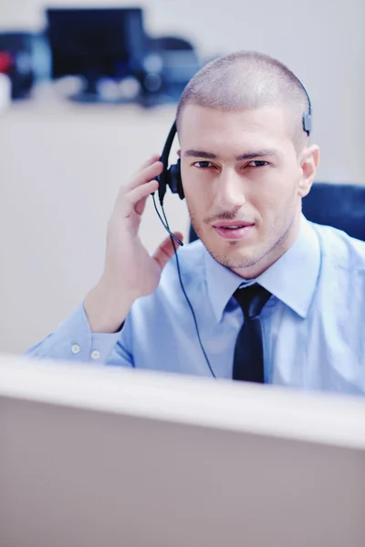 Biznesmen ze słuchawkami — Zdjęcie stockowe