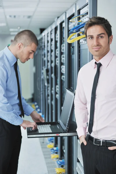 It engineers in network server room — Stock Photo, Image