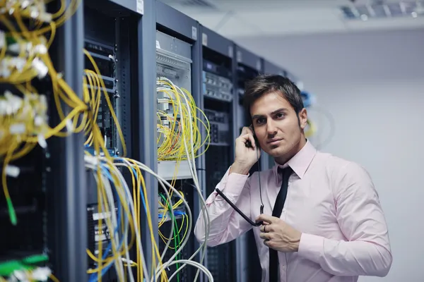 It engeneer talking by phone at network room — Stock Photo, Image