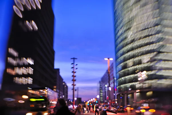 Stad nacht met auto's beweging wazig licht in drukke straat — Stockfoto
