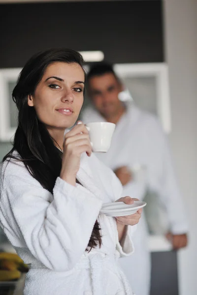 Young love couple taking fresh morning cup of coffee — Stock Photo, Image