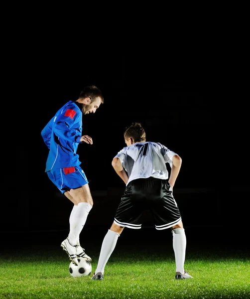 Jogadores de futebol em ação pela bola — Fotografia de Stock