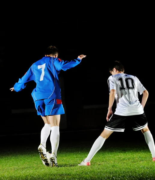 Jogadores de futebol em ação pela bola — Fotografia de Stock