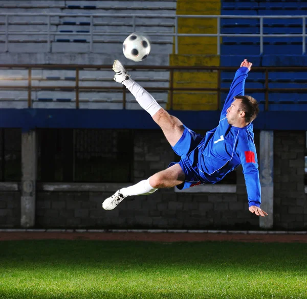 Jugador de fútbol en acción —  Fotos de Stock