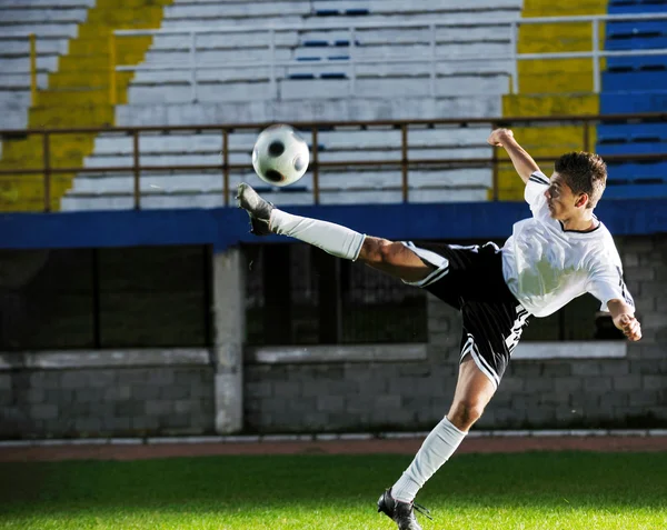 Footballeur en action — Photo