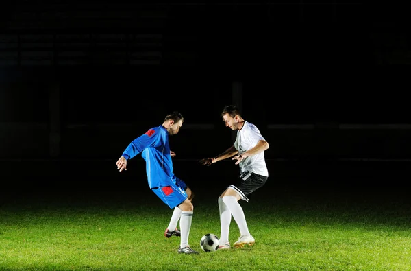 Jugadores de fútbol en acción por la pelota —  Fotos de Stock