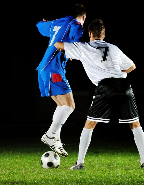 Футболисты в действии за мяч — стоковое фото