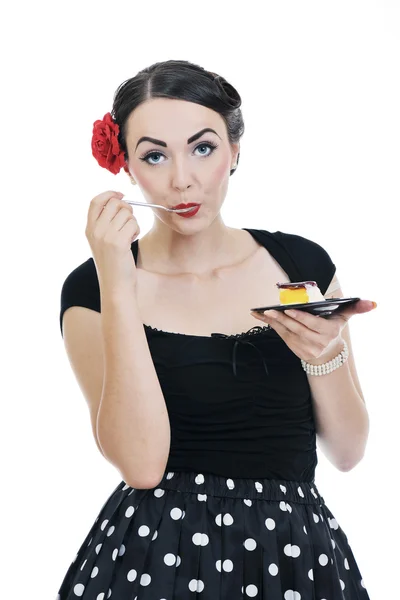 美しい若い女性が甘いケーキを食べる — ストック写真