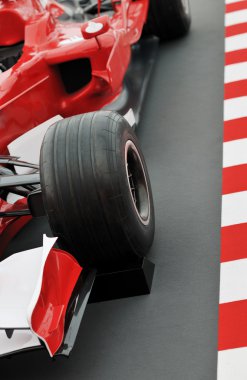 Kırmızı formel 1 modeli