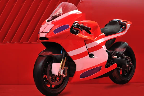Красный мотоцикл — стоковое фото