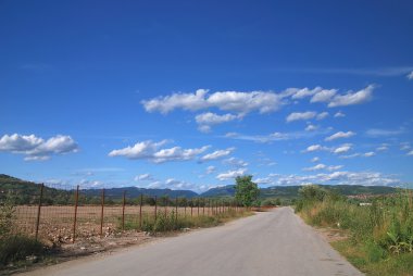 Bana ev ülkede yol al