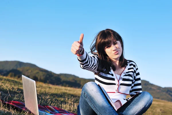 Teen girl study outdoor — Stock Photo, Image