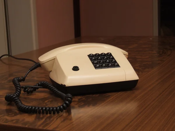 Vieux téléphone rétro avec un numpad numérique moderne — Photo