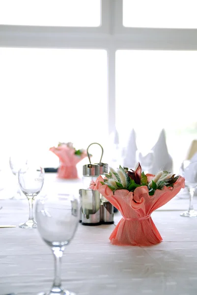 Table setting in the restaurant — Stock Photo, Image