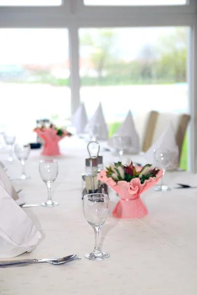Table setting in the restaurant — Stock Photo, Image
