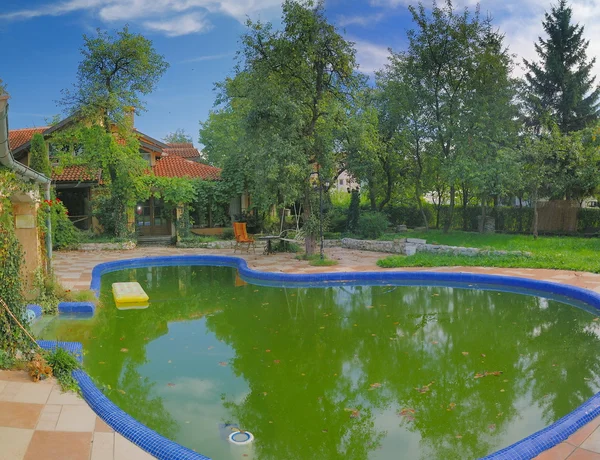 Lyx hus med pool — Stockfoto