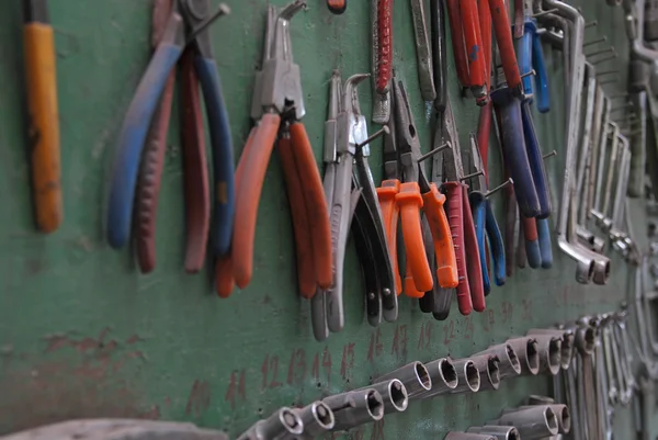 Werkzeuge an der Wand — Stockfoto