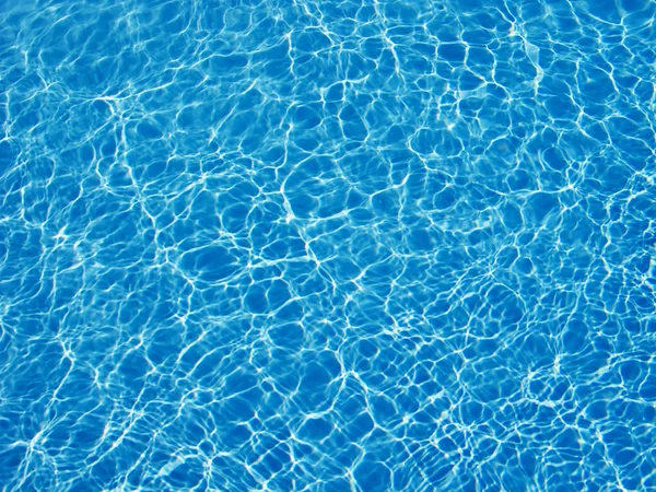 Belle eau claire de piscine — Photo