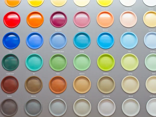 Scatole di vernice colorata — Foto Stock