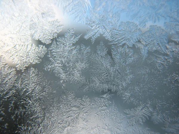 Mroźny wzór na zimowym oknie — Zdjęcie stockowe