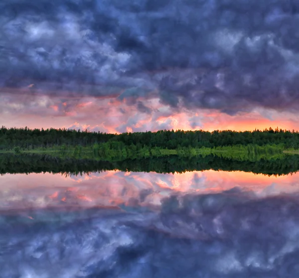 Lake dark sunset reflection — Stock Photo, Image