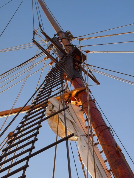 帆船船桅杆 — 图库照片