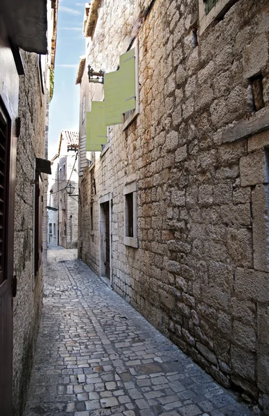 Старая улица Трогира — стоковое фото