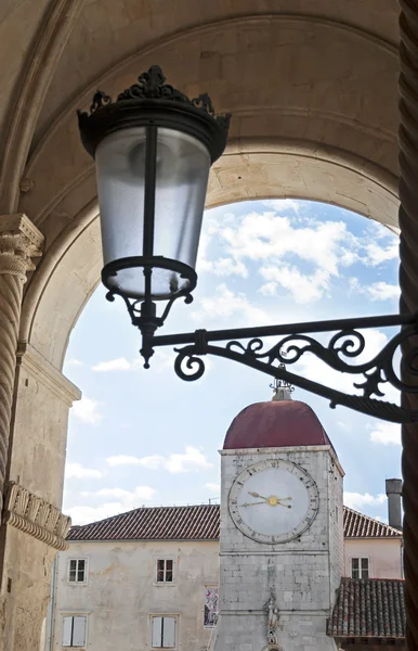 랜 턴와 시계탑 — 스톡 사진
