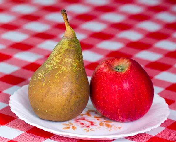 Manzana y pera — Foto de Stock