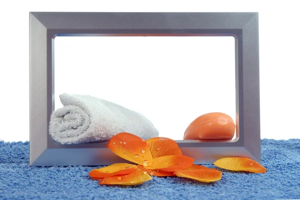 肥皂和蓝色毛巾 — 图库照片