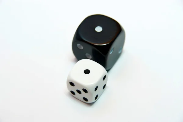 黑白骰子 — 图库照片