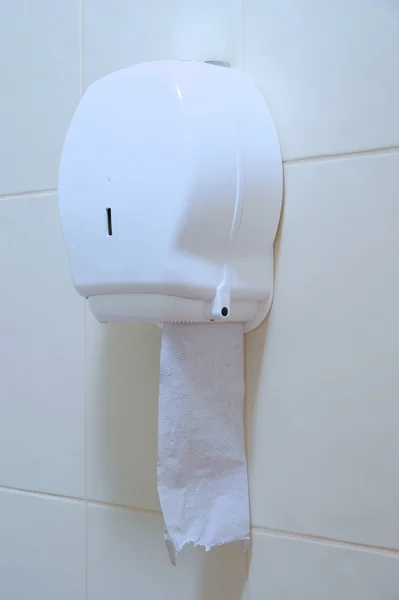 Dispensador de toallas de papel — Foto de Stock