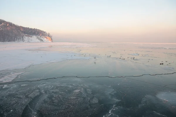 Zonsondergang op het zee - ijs - drijft. gdynia, Polen — Stockfoto