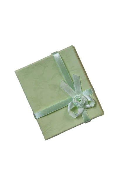 Mini caja de regalo verde con cinta —  Fotos de Stock