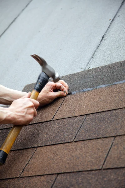 Çekiç çatı slates — Stok fotoğraf