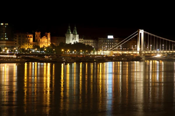 Vista nocturna del panorama Budapest, Hungría — Foto de Stock